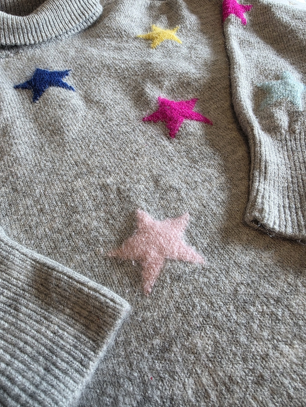 crown & ivy Gray Turtleneck Sweater with Multicolor Star Appliqués - Picture 2 of 4